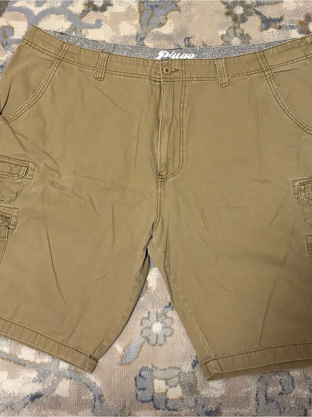 Men’s Tan Cargo Shorts - Picture 1 of 3